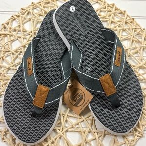 SurfSeven Grey and White Men's Sandals NWT